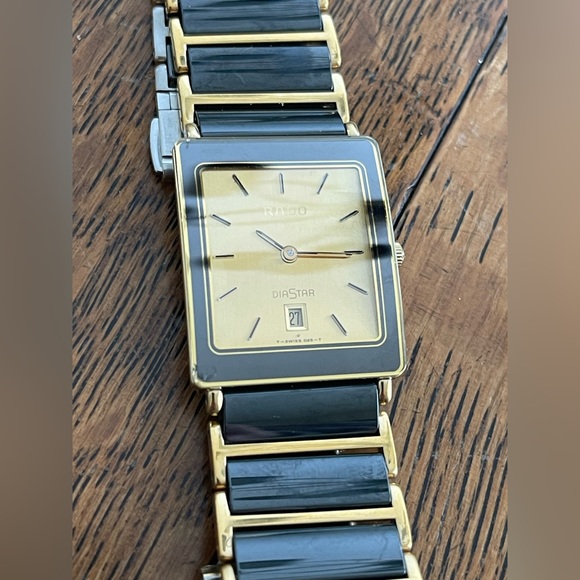 Rado Black Ceramic and Gold Swiss Watch. 2 extra links. Serial no. 31395237. - Picture 3 of 9